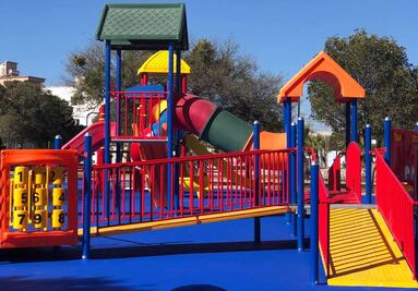 Menor muere en un kínder; cayó de una resbaladilla