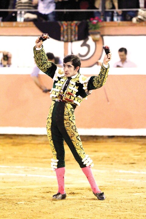 Tarde taurina de menos a más