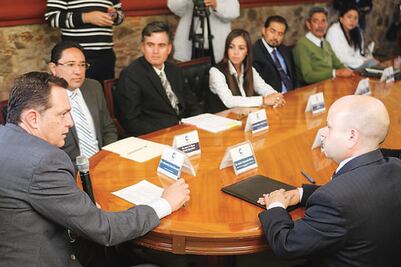 Firma Corregidora con la CEIG convenio antiopacidad