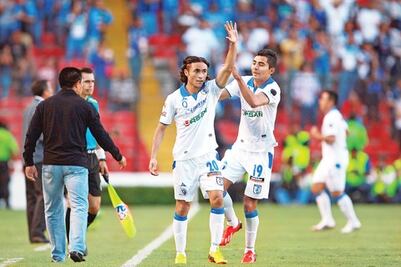 Los Gallos, aferrados a la cima