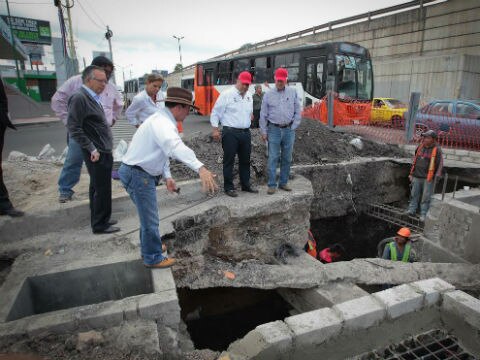 Loyola supervisa obras hidráulicas