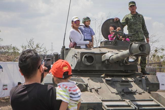 Celebran Día de la Familia en muestra militar
