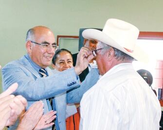 Reciben lentes habitantes de Corregidora