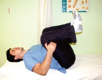 Llaman a tratarse dolencias de espalda