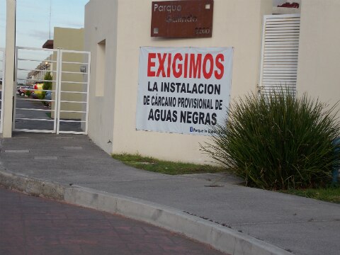 Exigen  acabar obras del drenaje