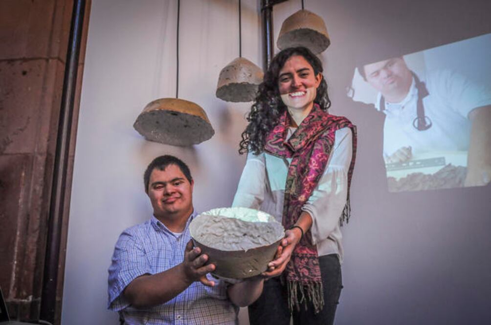 Paulina busca que su hermano sea independiente, que tenga un trabajo ya que no puede trabajar en una empresa por su discapacidad, “por lo que la forma de que se sienta útil y generar algún ingreso es por medio de objetos que él mismo pueda crear” (RICARD)