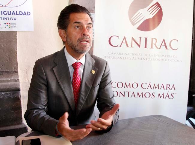 Sergio Salmón dice que los hombres deben ejercer su paternidad responsable. GUILLERMO GONZÁLEZ. EL UNIVERSAL