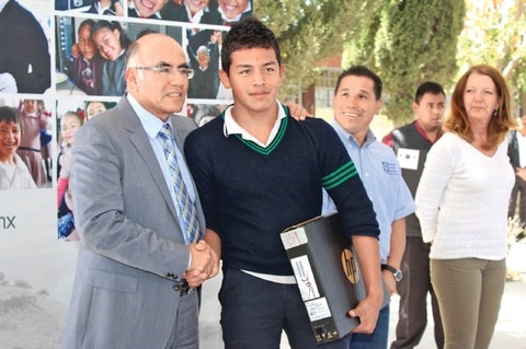 Entrega edil Zapata 41 computadoras