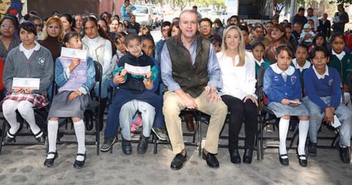 Buscan incentivar la educación en jóvenes con becas 