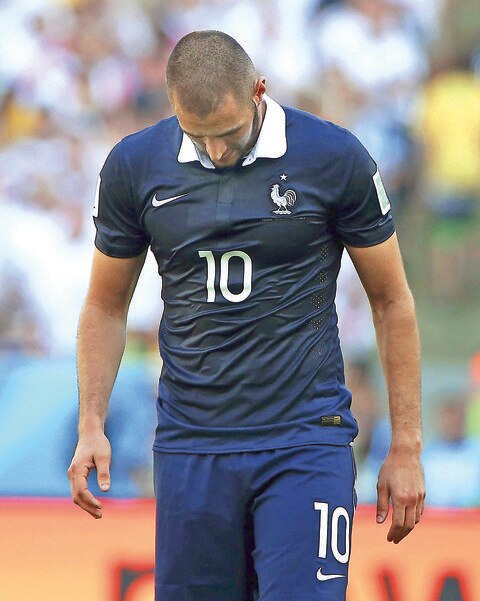 Benzema es detenido por la policía gala