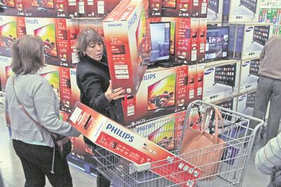 La mitad de focos y TVs que se importan incumplen normas