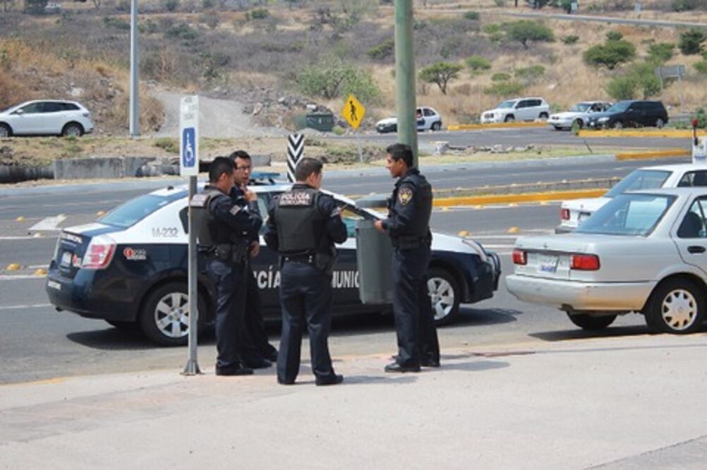 Van 12 policías dados de baja por no pasar exámenes