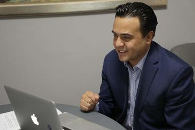 Luis Nava supera el Covid-19; anunció el regreso a sus actividades