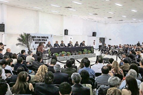 ‘Sin dimes ni diretes’, encuentro de candidatos