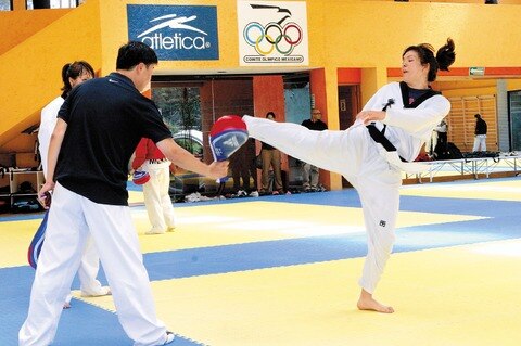 Mentalizan  a equipo de TKD para triunfar
