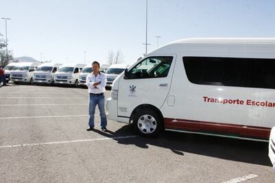 Adquiere gobierno 99 vehículos