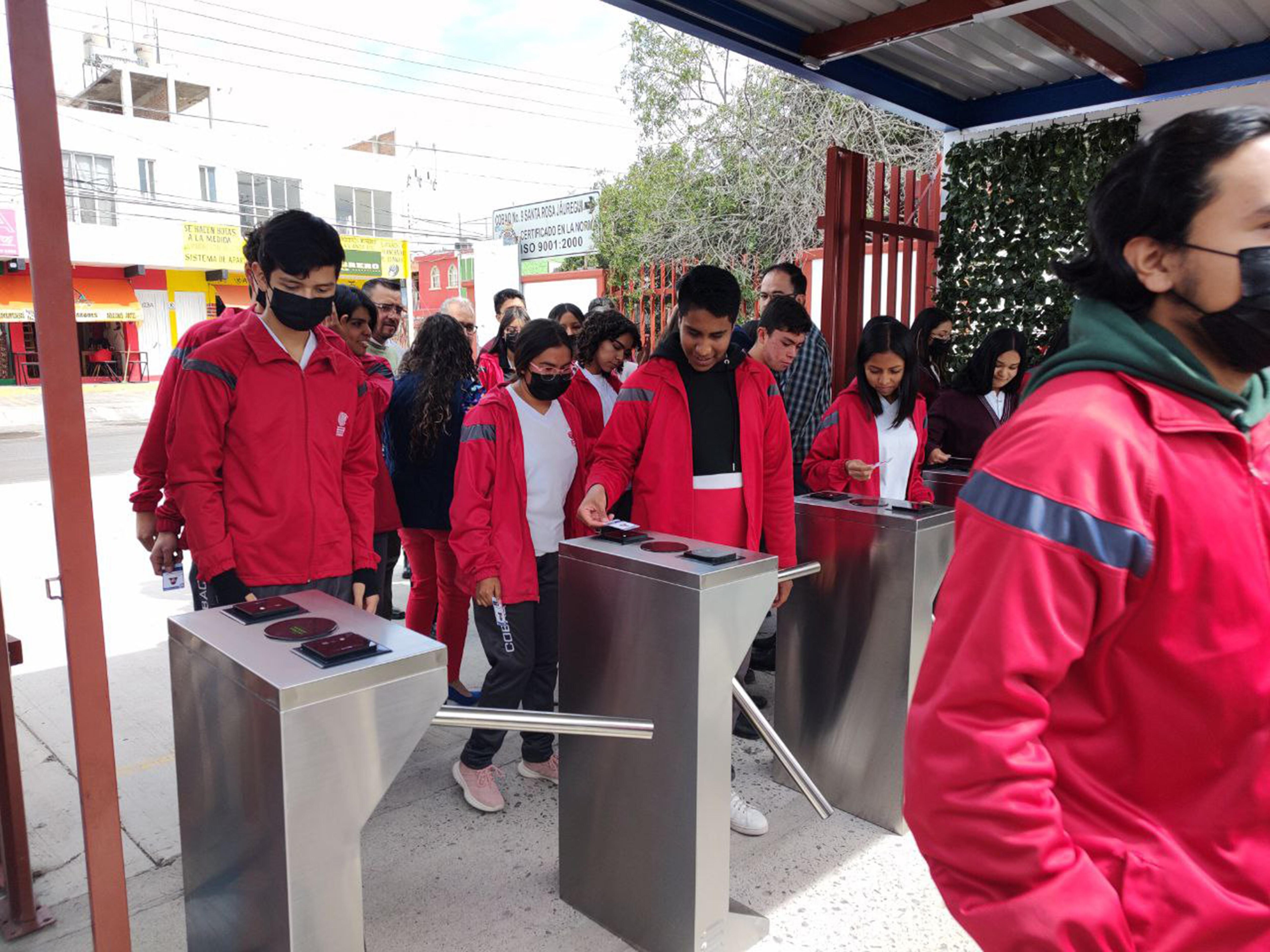 Controlan acceso al COBAQ; si el chamaco no entra, mandarán notificación al padre de familia
