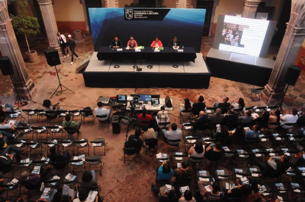 A menos de una semana de la elección para ocupar el puesto de rector de la UAQ, los aspirantes continúan con la presentación de sus proyectos a los estudiantes y docentes de las distintas facultades. (RICARDO LUGO. EL UNIVERSAL)