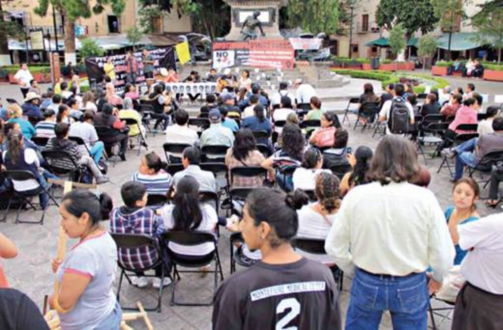 Demandan respuestas por Ayotzinapa