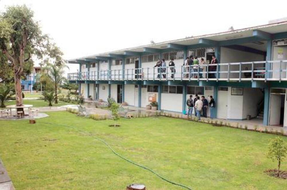 Universitarios presentan proyecto editorial