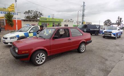 Detienen a tres hombres por robo a vehículo