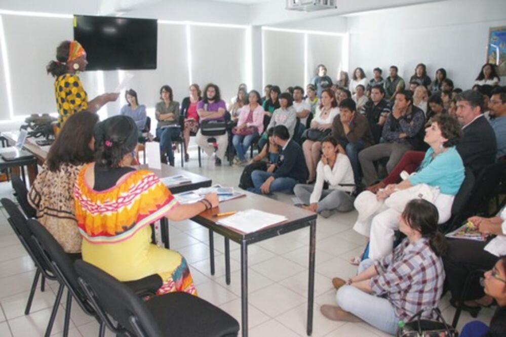 Realizan congreso de estudios literarios