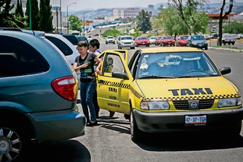 Anuncia IQT operativo contra taxis piratas