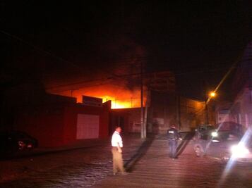 Se incendia bodega de materiales en Plaza Latitud