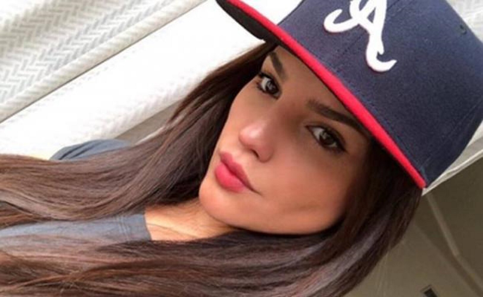 Eiza González presume su pequeña cintura