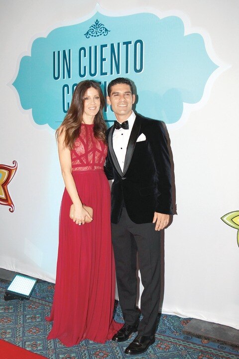 Famosos cobijan a Márquez