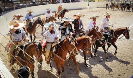 Roberto Cabrera presenta el Programa, “Rescatando Tradiciones y Costumbres a través de la Charrería”