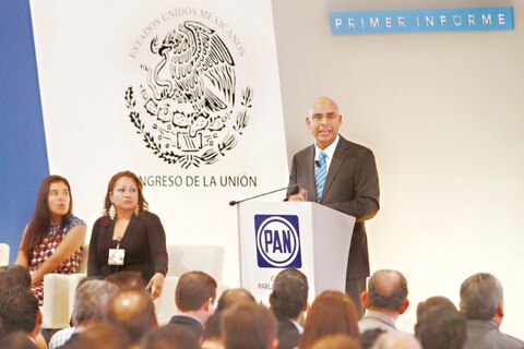 Rinde diputado federal informe