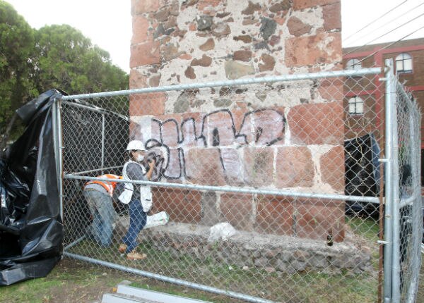 Asegura municipio el arco graffiteado