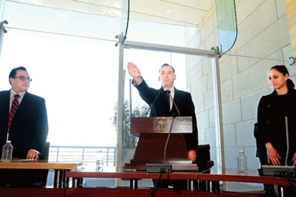  Loyola Vera  deja la presidencia