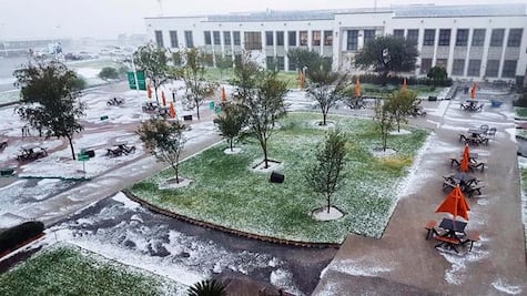 Granizo provoca cierres viales en El Marqués