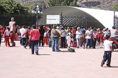 Pide Calzada respetar derechos de los niños