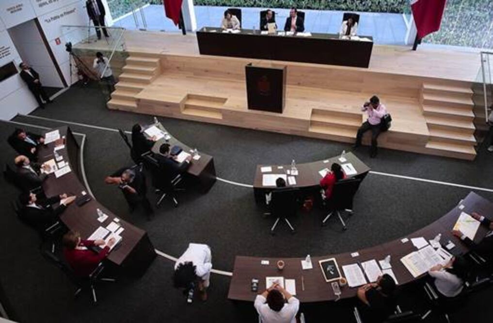 "Excesivo, pago a legisladores"