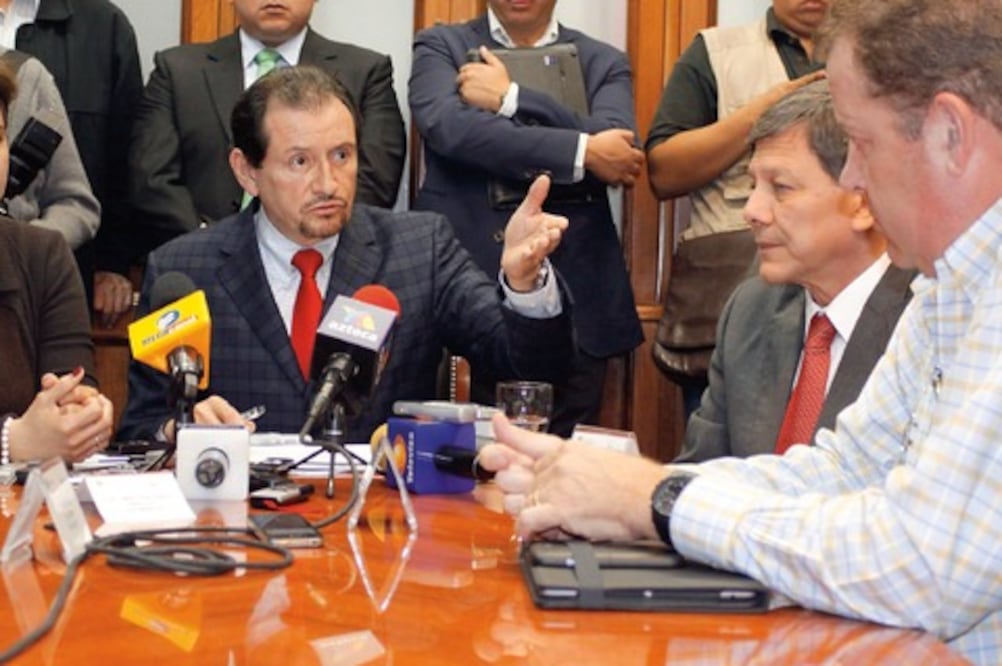 Gobierno mantiene diálogo con partidos