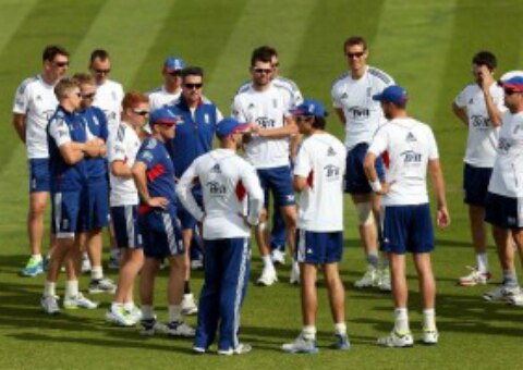 Vaticano lanza equipo