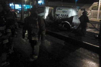 Choca pipa de gas LP y causa caos vehicular