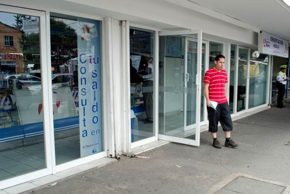 Doctores sufren por consultas en farmacias