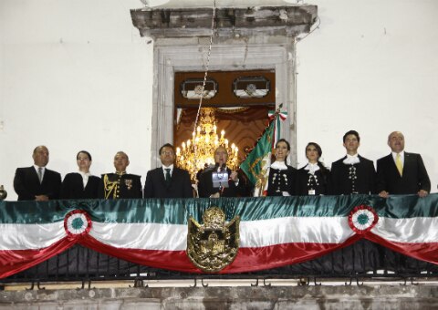 Miles de queretanos gritan ¡Viva México!
