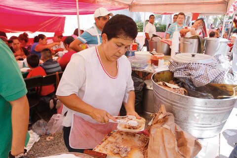Saborean tradicional barbacoa y helado