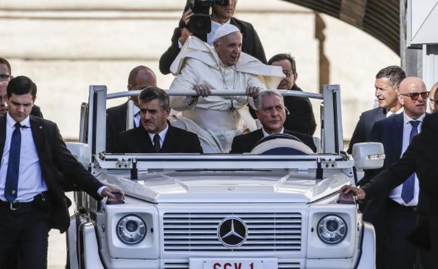 Papa convoca a cumbre mundial para analizar abusos sexuales de clérigos
