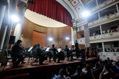 Y el concierto público fue creado. ¿Perdón…?