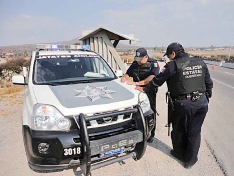 Detienen coches con placas falsas