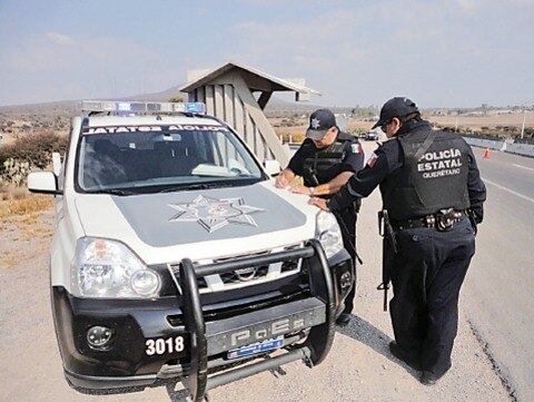 Detienen coches con placas falsas