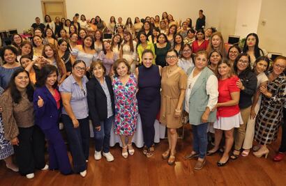 Reconoce Adriana Olvera labor de maestras del SMDIF en festejo por el Día del Maestro