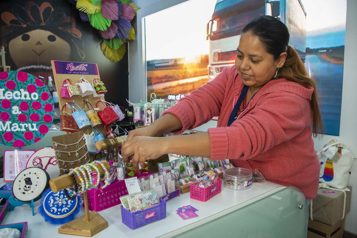 Impulsan artesanías de manos herculenses