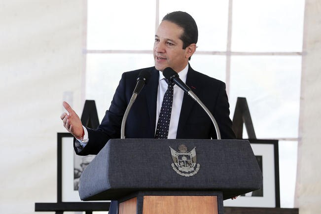 El gobernador de Querétaro, Francisco Domínguez Servién, aseguró que los diputados deben hacer análisis puntual de cada uno de los aspirantes registrados a presidir la Defensoría de los Derechos Humanos. (GONZALO IBAÑEZ. EL UNIVERSAL)